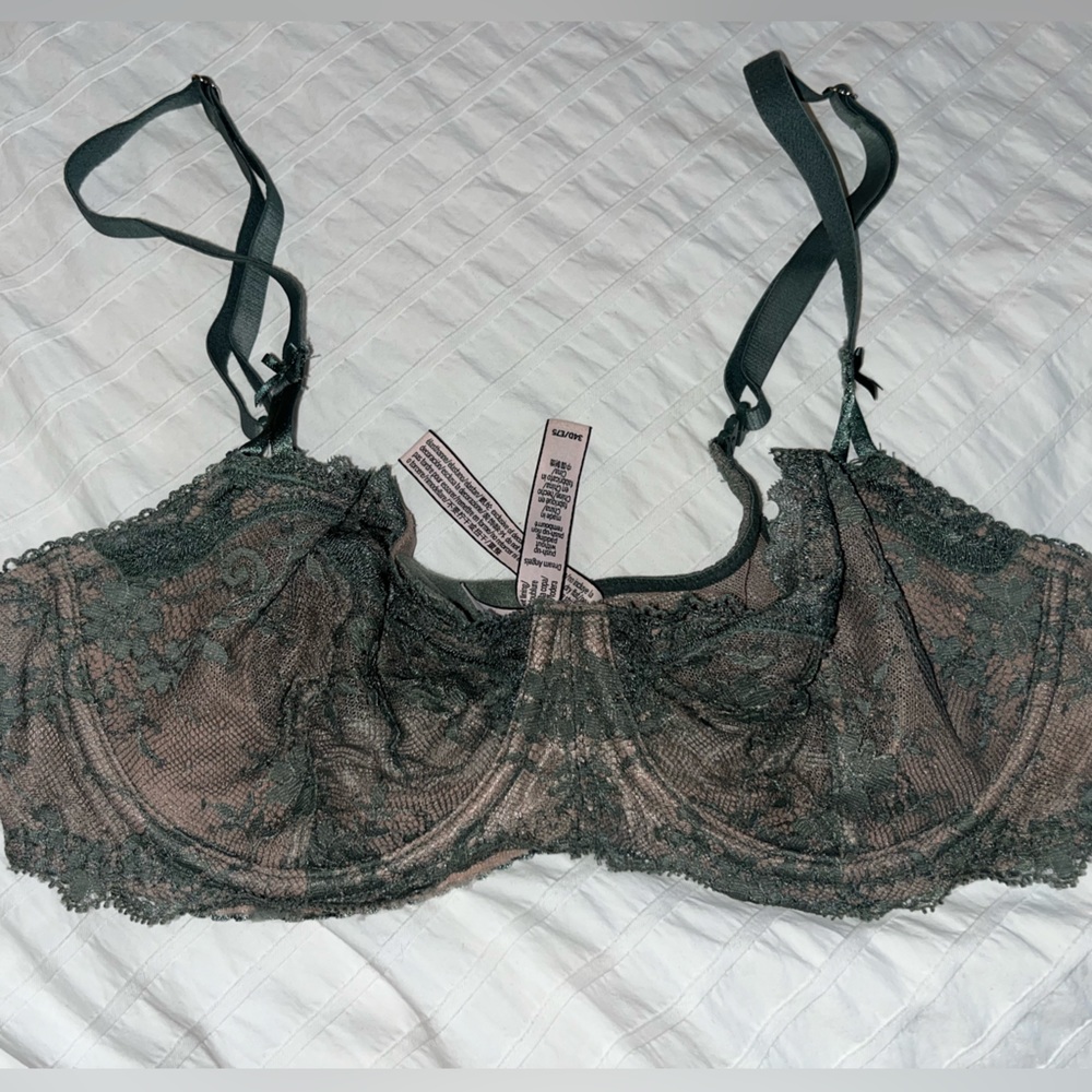 Victoria’s Secret underwire bra